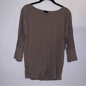 August Moon women’s size medium quarter length sleeve top tan